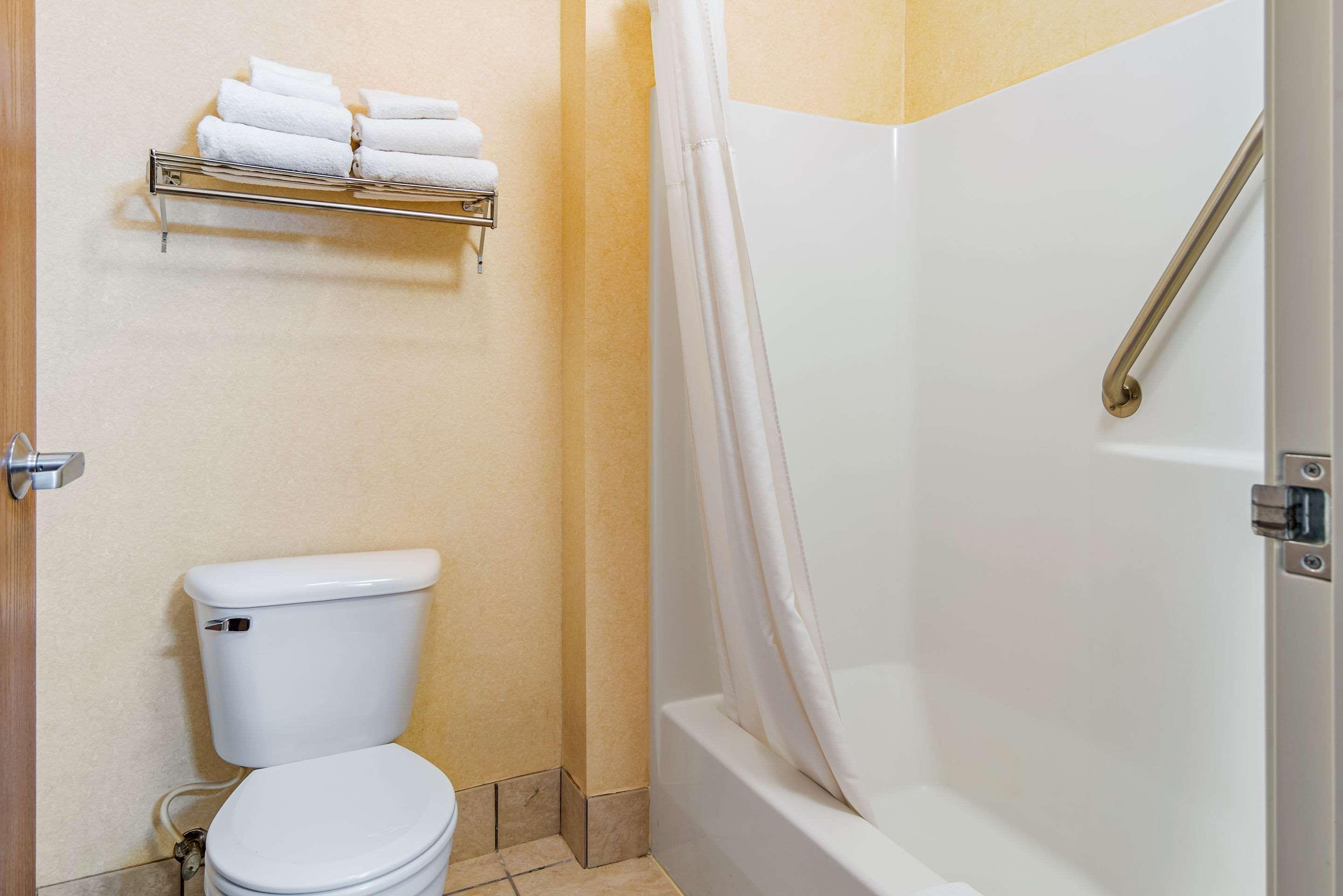 Quality Inn 2*